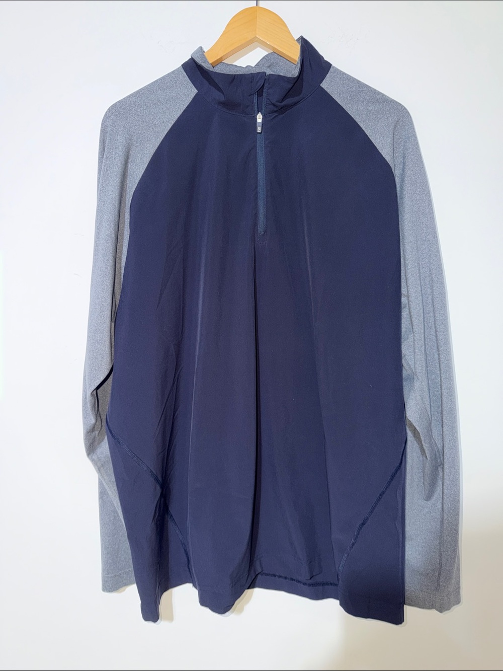Cutter & Buck Men's Navy and Light Gray Quarter-Zip Performance shirt size XL